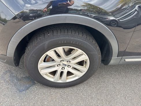 Used 2019 Ford Explorer XLT w/ Equipment Group 202A AWD/4WD image 11