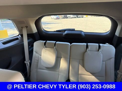 Used 2022 Ford Explorer Platinum w/ Equipment Group 601A AWD/4WD image 18