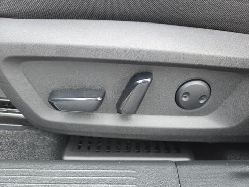 Used 2023 Nissan Rogue SV image 13