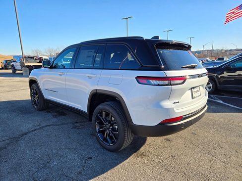 New 2025 Jeep Grand Cherokee Limited image 6