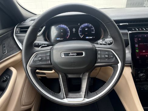 Used 2024 Jeep Grand Cherokee Limited image 17
