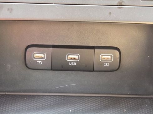 Used 2024 Kia Carnival LX FWD image 25
