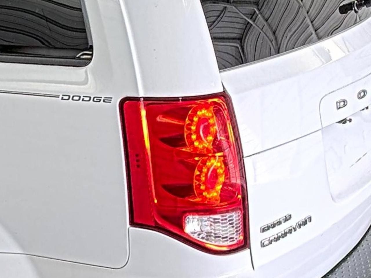 Used 2016 Dodge Grand Caravan SXT w/ Rear Park Assist Package FWD image 10