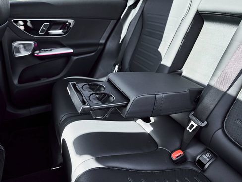 Used 2026 Mercedes-Benz GLC 300 image 46