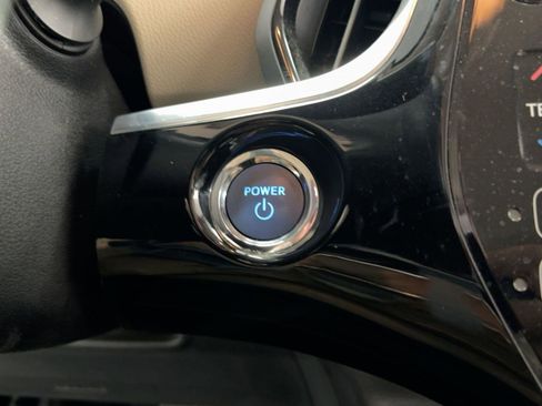 Used 2018 Toyota Prius Four image 24