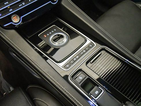 Used 2019 Jaguar F-PACE S image 24