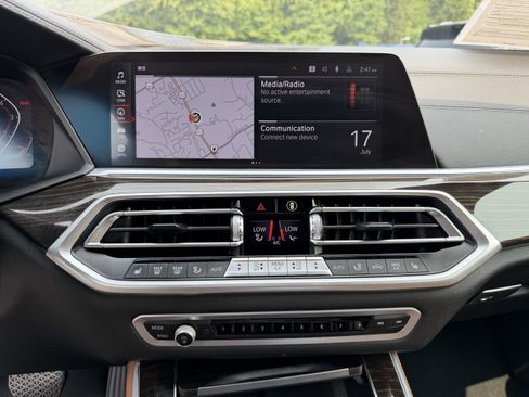 Used 2023 BMW X5 xDrive40i w/ Premium Package AWD/4WD image 13