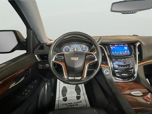 Used 2015 Cadillac Escalade Premium image 16