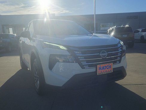 Used 2024 Nissan Rogue S AWD/4WD image 4