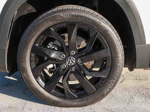 Used 2022 Volkswagen Taos SE image 11