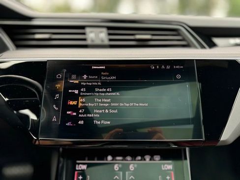 Used 2023 Audi e-tron S Prestige image 22