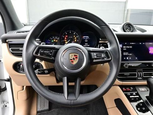 Certified 2025 Porsche Macan AWD/4WD image 8