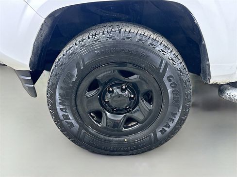 Used 2019 Toyota Tacoma SR w/ SR Convenience Package image 33