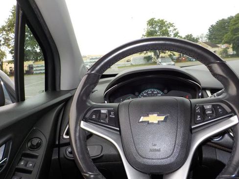 Used 2019 Chevrolet Trax LT w/ LT Convenience Package image 22