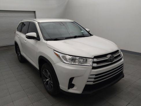 Used 2019 Toyota Highlander LE FWD image 13