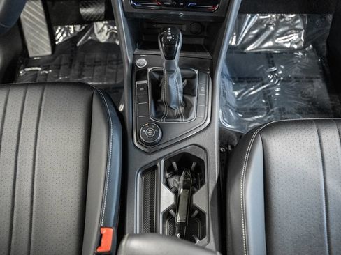 Used 2024 Volkswagen Tiguan SE AWD/4WD image 20