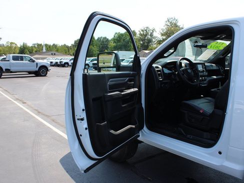 Used 2024 RAM 2500 Tradesman w/ Chrome Appearance Group AWD/4WD image 17