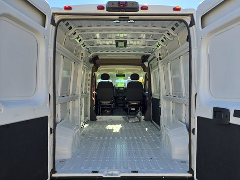 Used 2025 RAM ProMaster 2500 w/ Convenience Group image 7