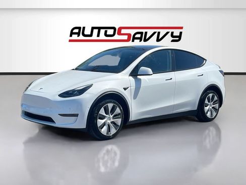 Used 2024 Tesla Model Y Long Range AWD/4WD image 3