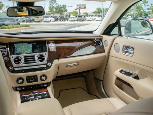 Used 2019 Rolls-Royce Wraith RWD image 38