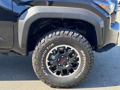 Used 2025 Toyota Tacoma TRD Off-Road image 41