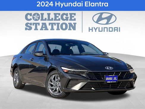 Used 2024 Hyundai Elantra SEL image 1