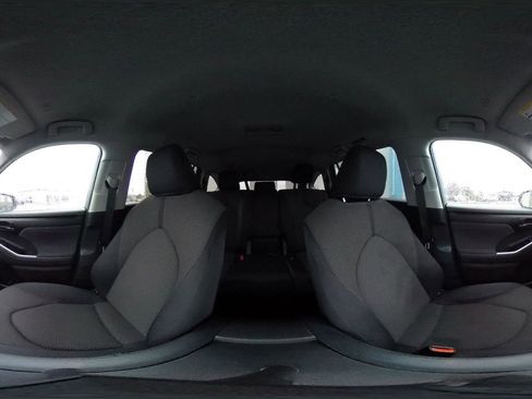 Used 2025 Toyota Highlander LE FWD image 41