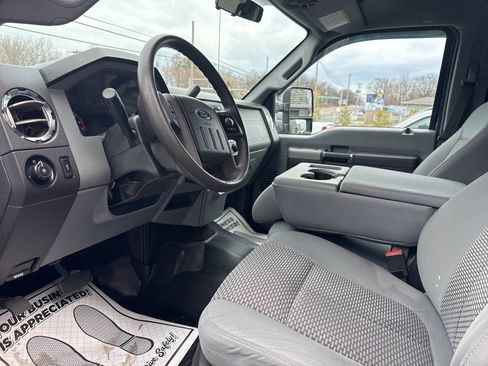 Used 2016 Ford F250 XLT w/ Snow Plow Prep Package image 15