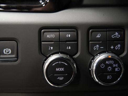 Used 2025 GMC Sierra 1500 AT4 w/ AT4 Premium Package AWD/4WD image 34