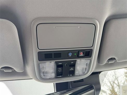 Used 2020 Honda Pilot Touring image 31