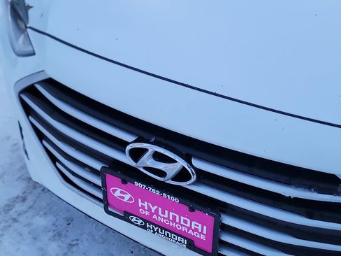 Used 2017 Hyundai Elantra SE image 24