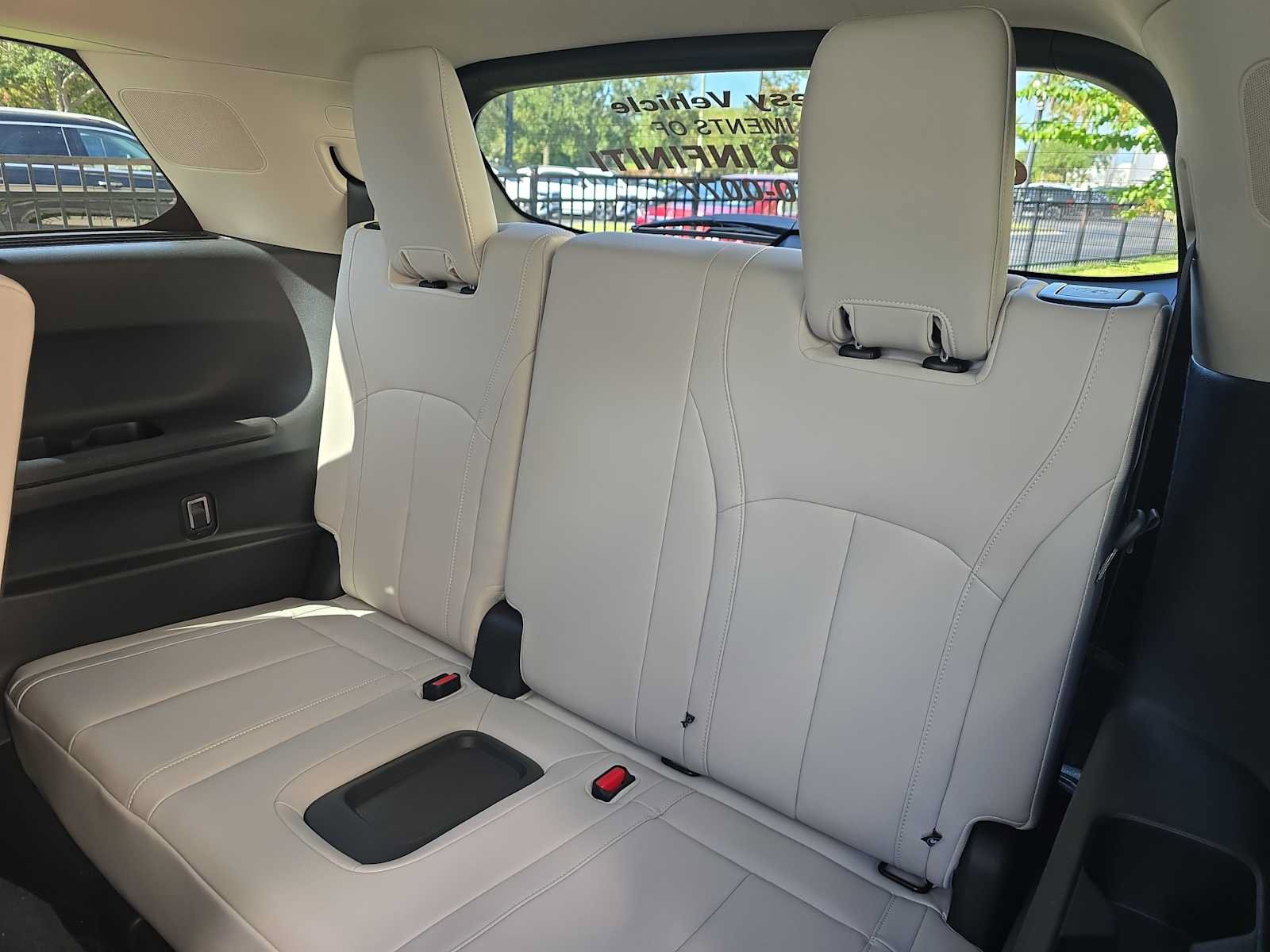 Certified 2026 INFINITI QX60 Luxe w/ Cargo Package FWD image 10