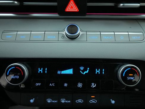 Used 2023 Hyundai Elantra Limited image 34