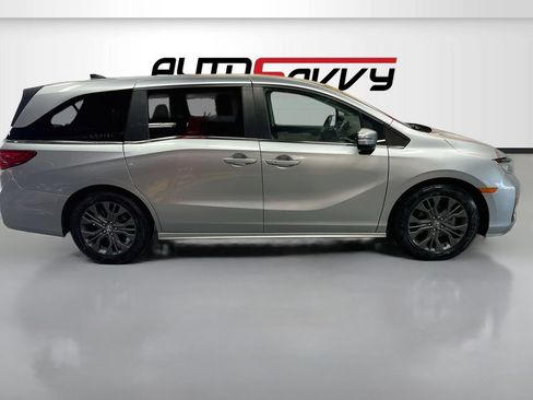 Used 2025 Honda Odyssey Touring image 8
