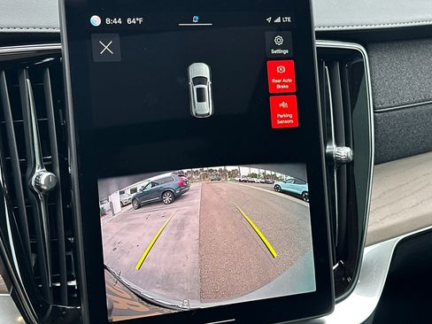 New 2025 Volvo XC90 B6 Core image 19