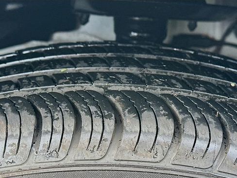 Used 2023 Jeep Cherokee Altitude Lux image 32