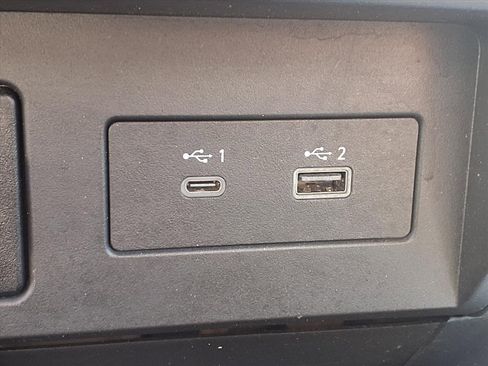 Used 2021 Nissan Titan SV w/ SV Convenience Package image 7