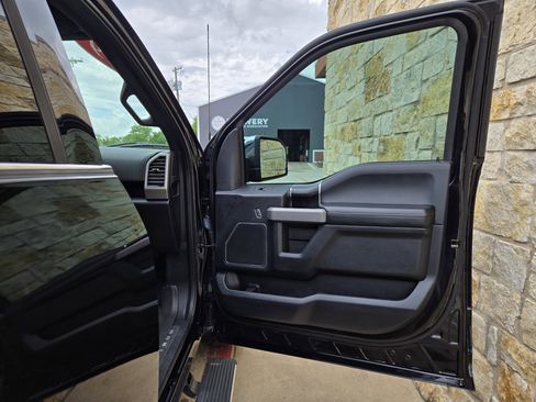 Used 2019 Ford F150 Platinum w/ Equipment Group 701A Luxury AWD/4WD image 8