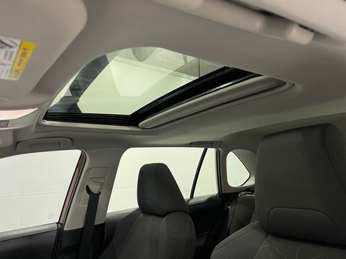 Used 2022 Toyota RAV4 XLE image 11