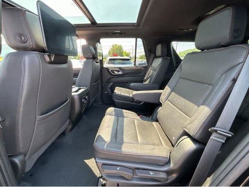 Used 2023 Chevrolet Tahoe High Country w/ Premium Package 2 AWD/4WD image 18