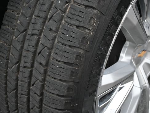 Used 2023 Chevrolet Suburban High Country image 16