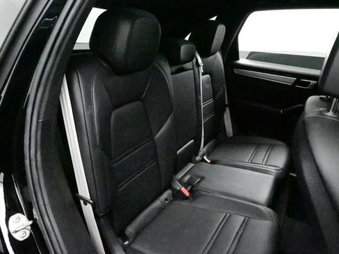 Certified 2022 Porsche Cayenne Platinum Edition AWD/4WD image 14