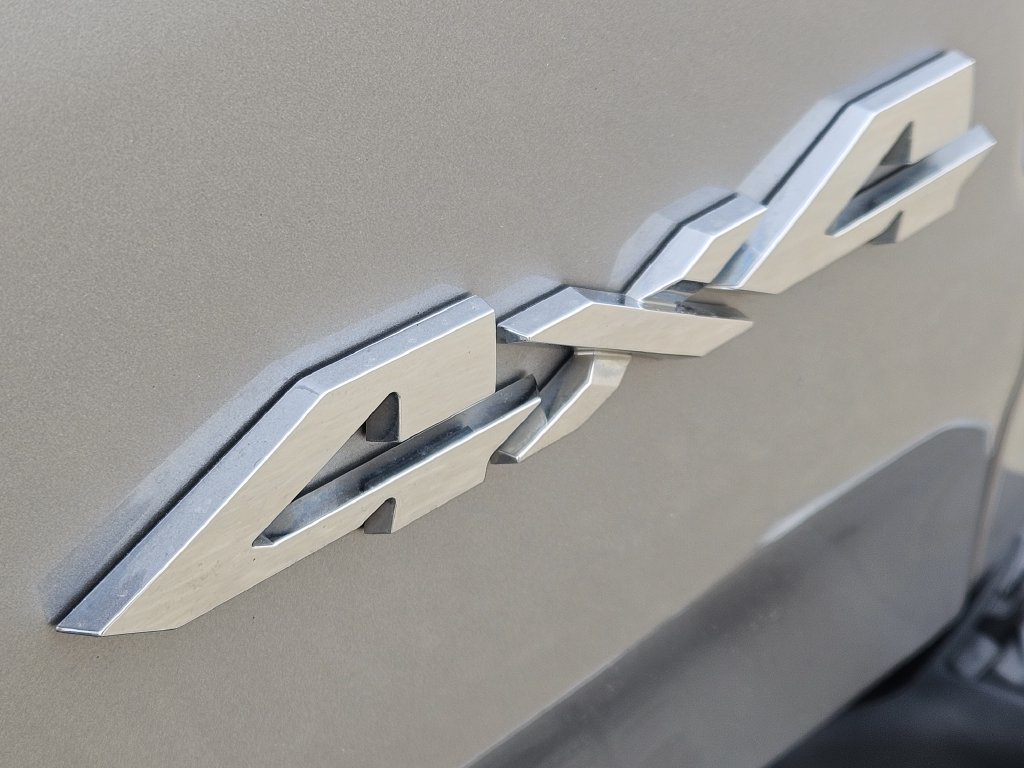 Used 2019 RAM 1500 Laramie AWD/4WD image 11