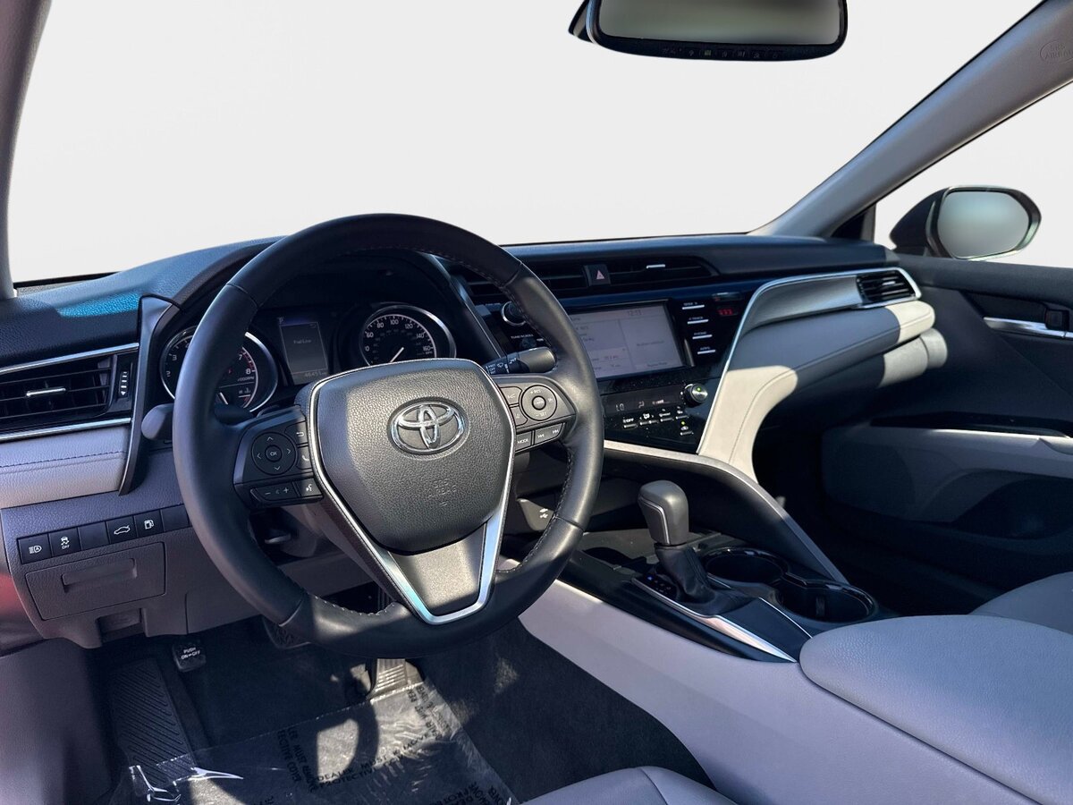 Used 2018 Toyota Camry SE w/ Moonroof Package FWD image 11