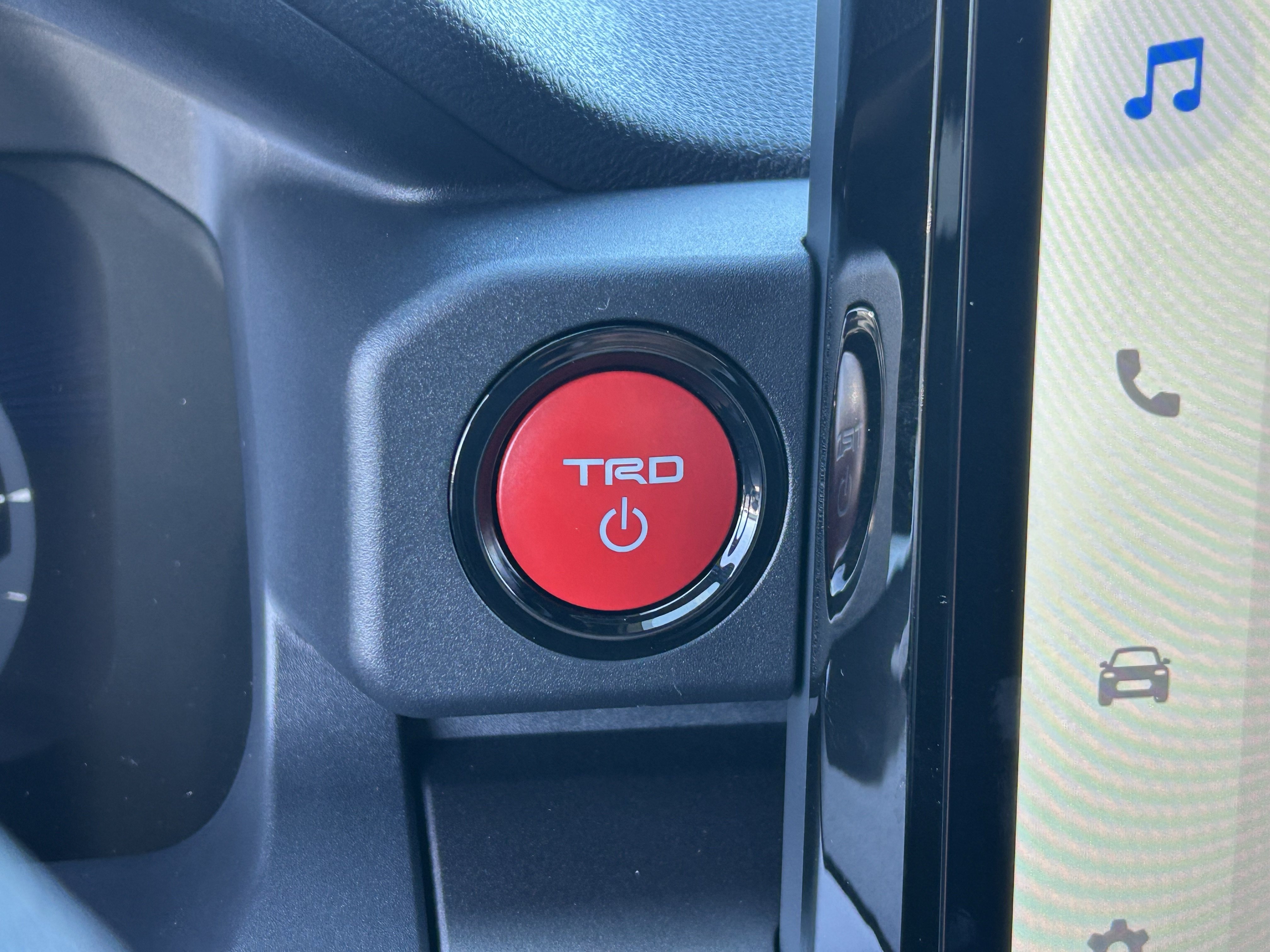 Certified 2025 Toyota 4Runner TRD Off-Road Premium AWD/4WD image 27