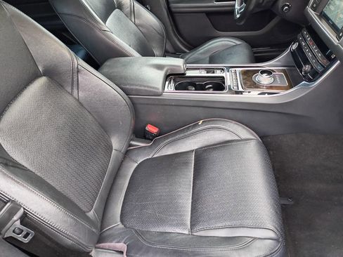 Used 2016 Jaguar XF Prestige image 49