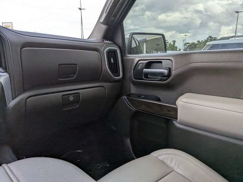 Used 2019 GMC Sierra 1500 SLT w/ SLT Premium Plus Package AWD/4WD image 17