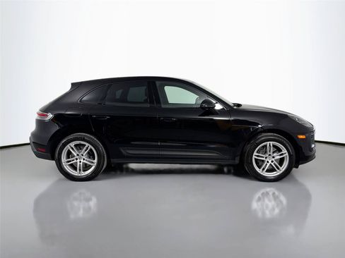 Certified 2025 Porsche Macan AWD/4WD image 8