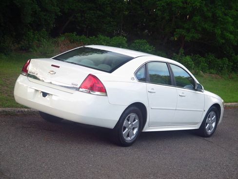 Used 2009 Chevrolet Impala LT FWD image 30