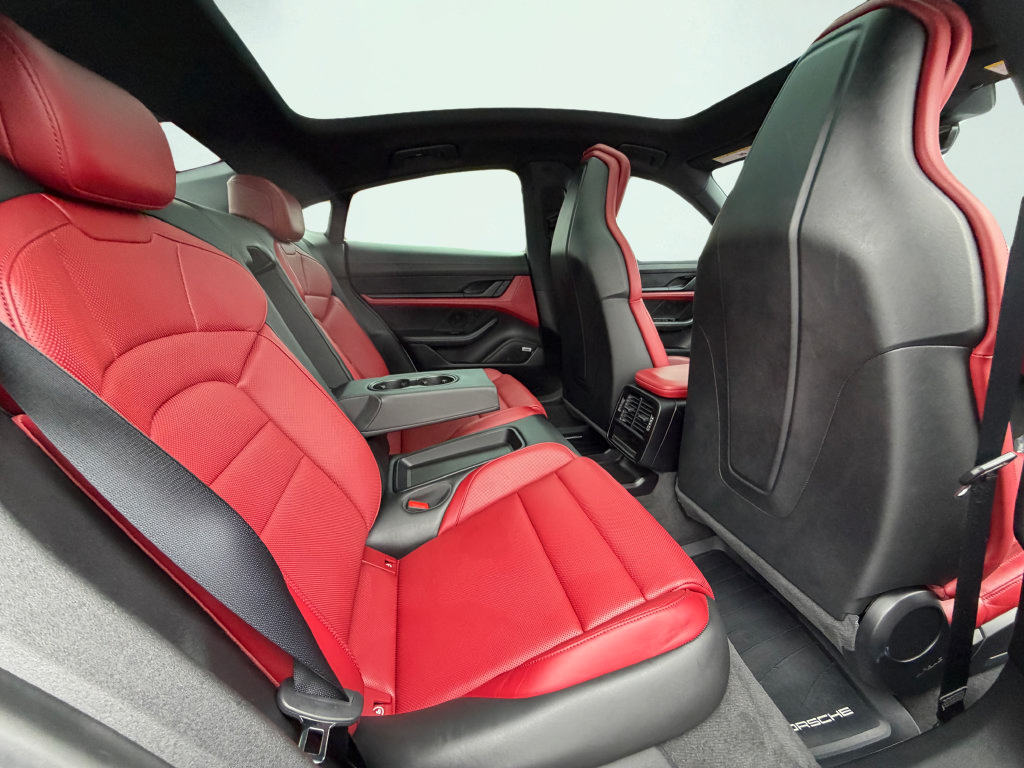 Used 2022 Porsche Taycan RWD image 39